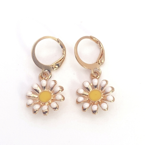 !Special 2 Pairs! Bumble Bee and Flower Earrings - Picture 4 of 6